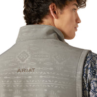 Load image into Gallery viewer, ARIAT MEN&#39;S LOGO 2.0 SOFTSHELL VEST  - JETTY GRAY EMBOSSED
